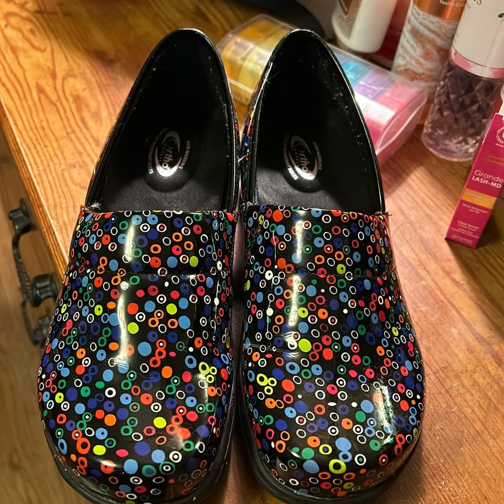 Ortho comfort clogs. Size 8. Comfortable. Cute color pattern
